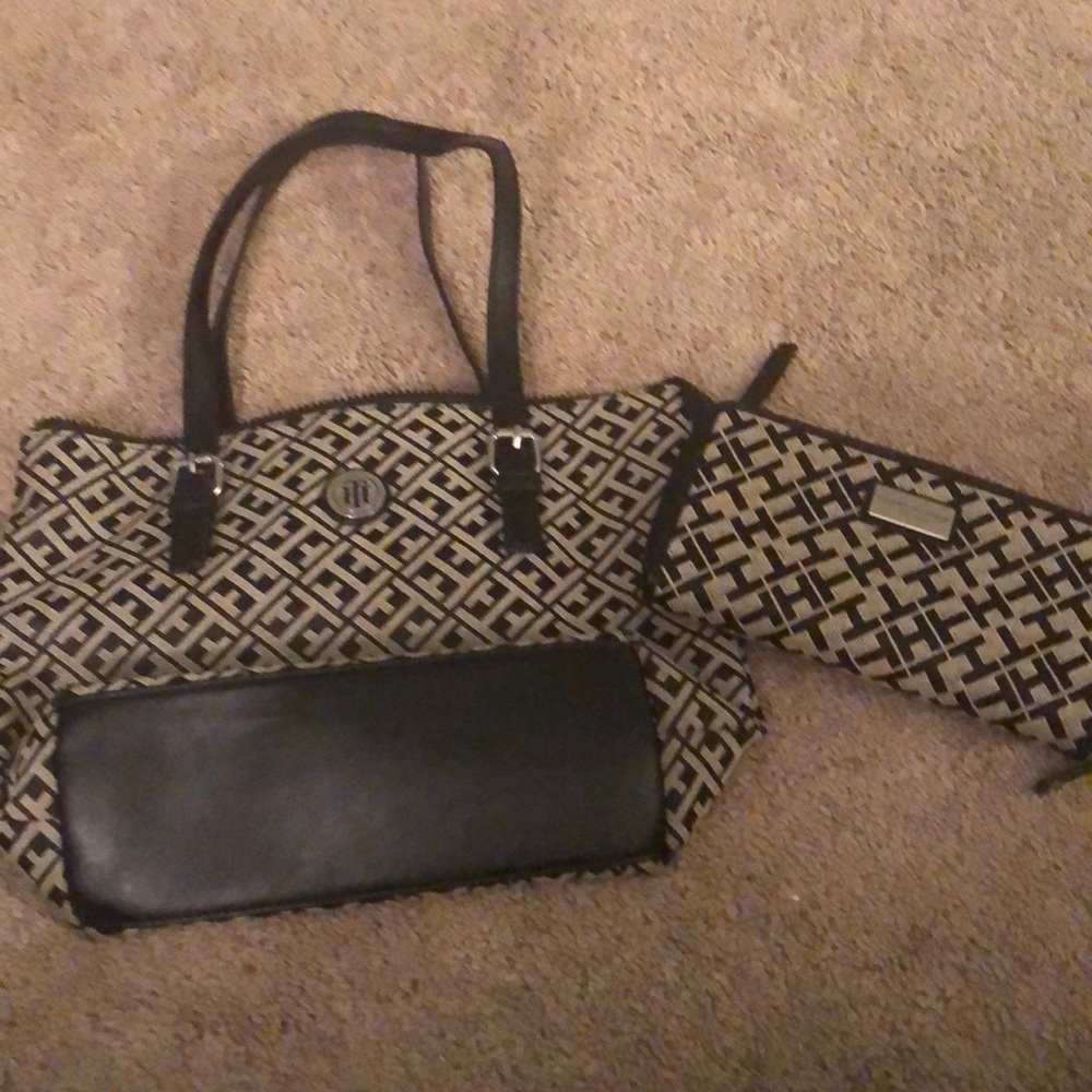 Like new Tommy purse and wallet